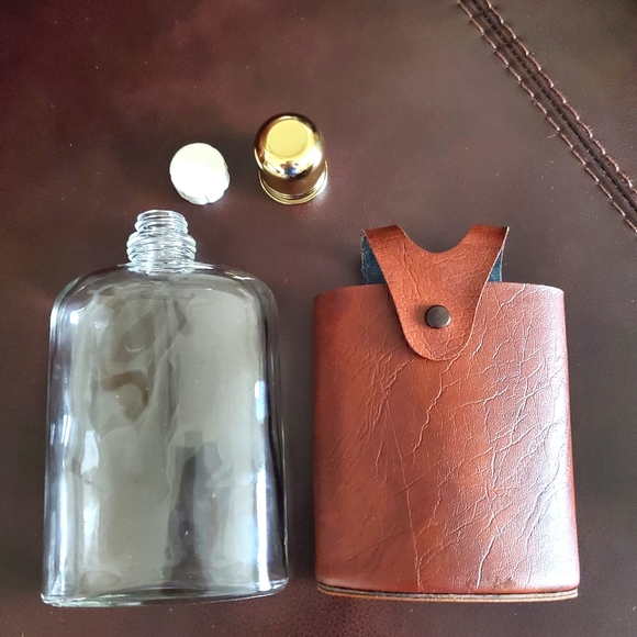 Vintage Flask🍸🍷🍹 - Picture 3 of 11